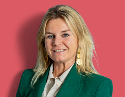Annemieke van Oudenallen rood – website